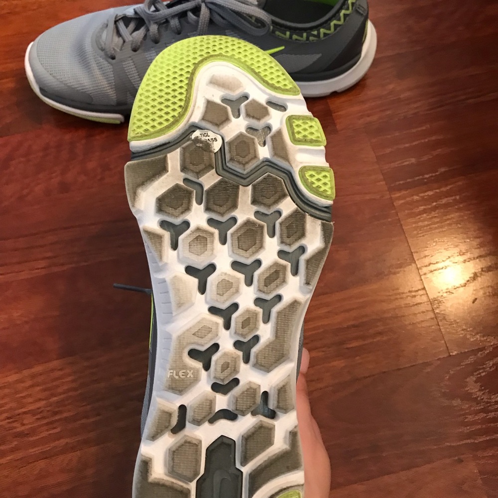 Nikes - Picture 4 of 4